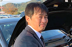 スタッフ_U-Carルート32中央店_営業スタッフリーダー三谷