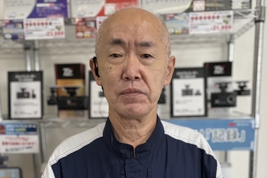 サービススタッフ秋山