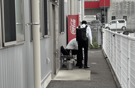 帰り際に…