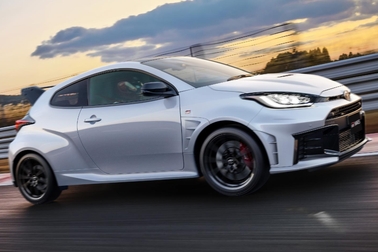 RZ“High performance” + Aero performance package［GR-DAT（8AT・4WD）］