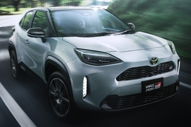 【モデル入り素材】GR SPORT（ハイブリッド・2WD）